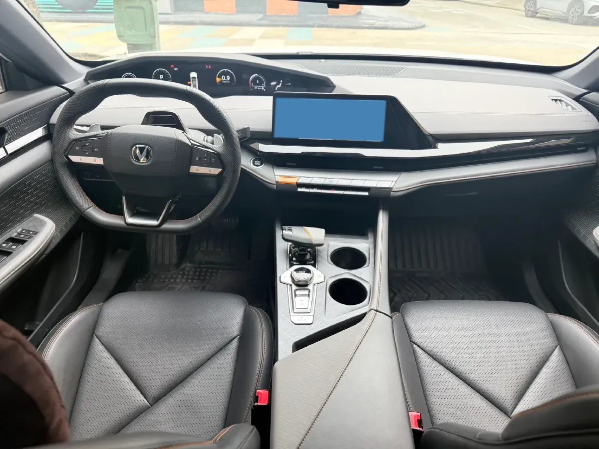 2022 ChangAn UNI-V 1.5T 188HP L4 7DCT,autocango,china used car exporter,china ev exporter,chinese used car exporter,chinese used ev exporter