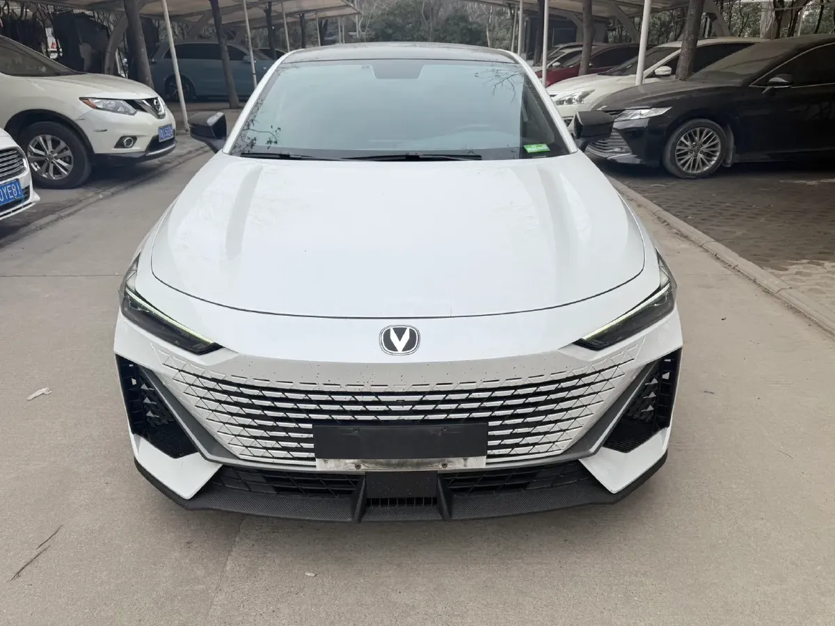 2022 ChangAn UNI-V 1.5T 188HP L4 7DCT,autocango,china used car exporter,china ev exporter,chinese used car exporter,chinese used ev exporter