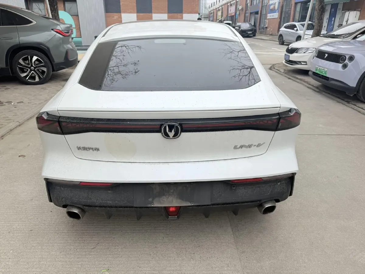 2022 ChangAn UNI-V 1.5T 188HP L4 7DCT,autocango,china used car exporter,china ev exporter,chinese used car exporter,chinese used ev exporter