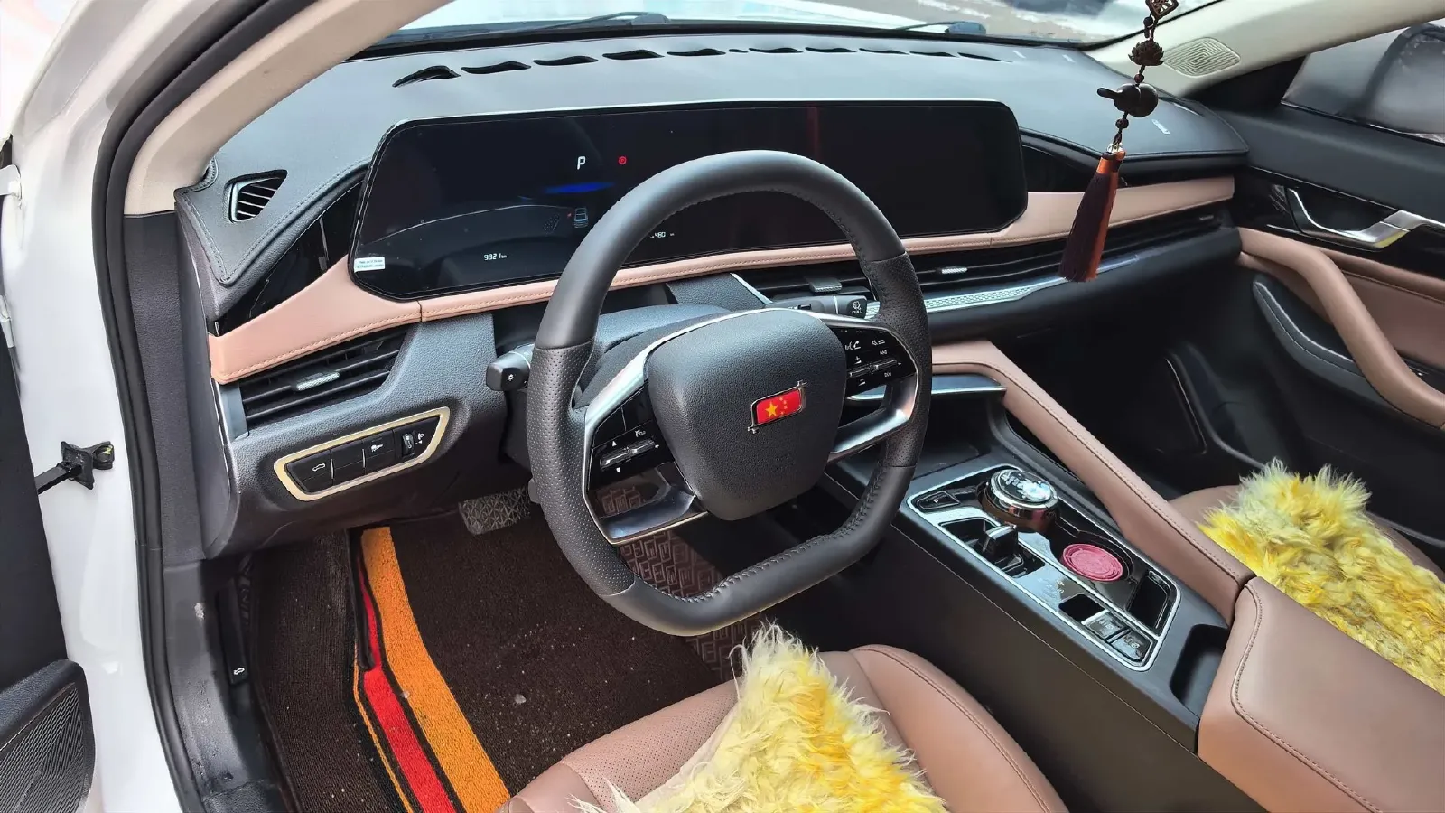 2025 Bestune B70 1.5T 169HP L4 7DCT,autocango,china used car exporter,china ev exporter,chinese used car exporter,chinese used ev exporter