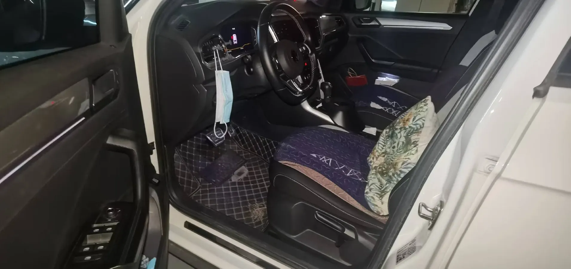 2021 Volkswagen T-Roc 1.4T 150HP L4 7DCT,autocango,china used car exporter,china ev exporter,chinese used car exporter,chinese used ev exporter