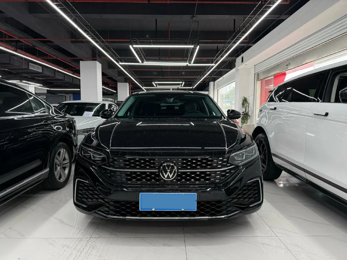 2024 Volkswagen Passat 2.0T 220HP L4 7DCT,autocango,china used car exporter,china ev exporter,chinese used car exporter,chinese used ev exporter