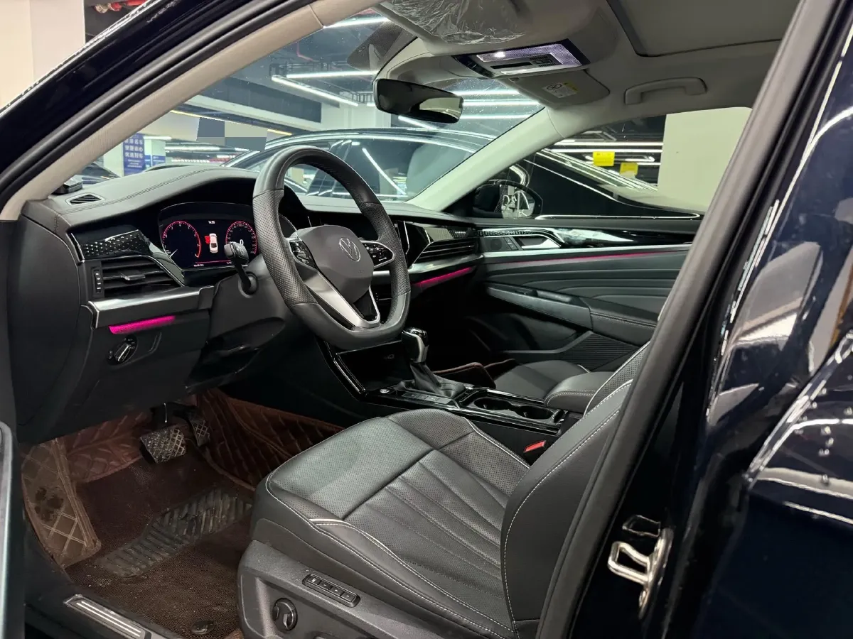 2024 Volkswagen Passat 2.0T 220HP L4 7DCT,autocango,china used car exporter,china ev exporter,chinese used car exporter,chinese used ev exporter