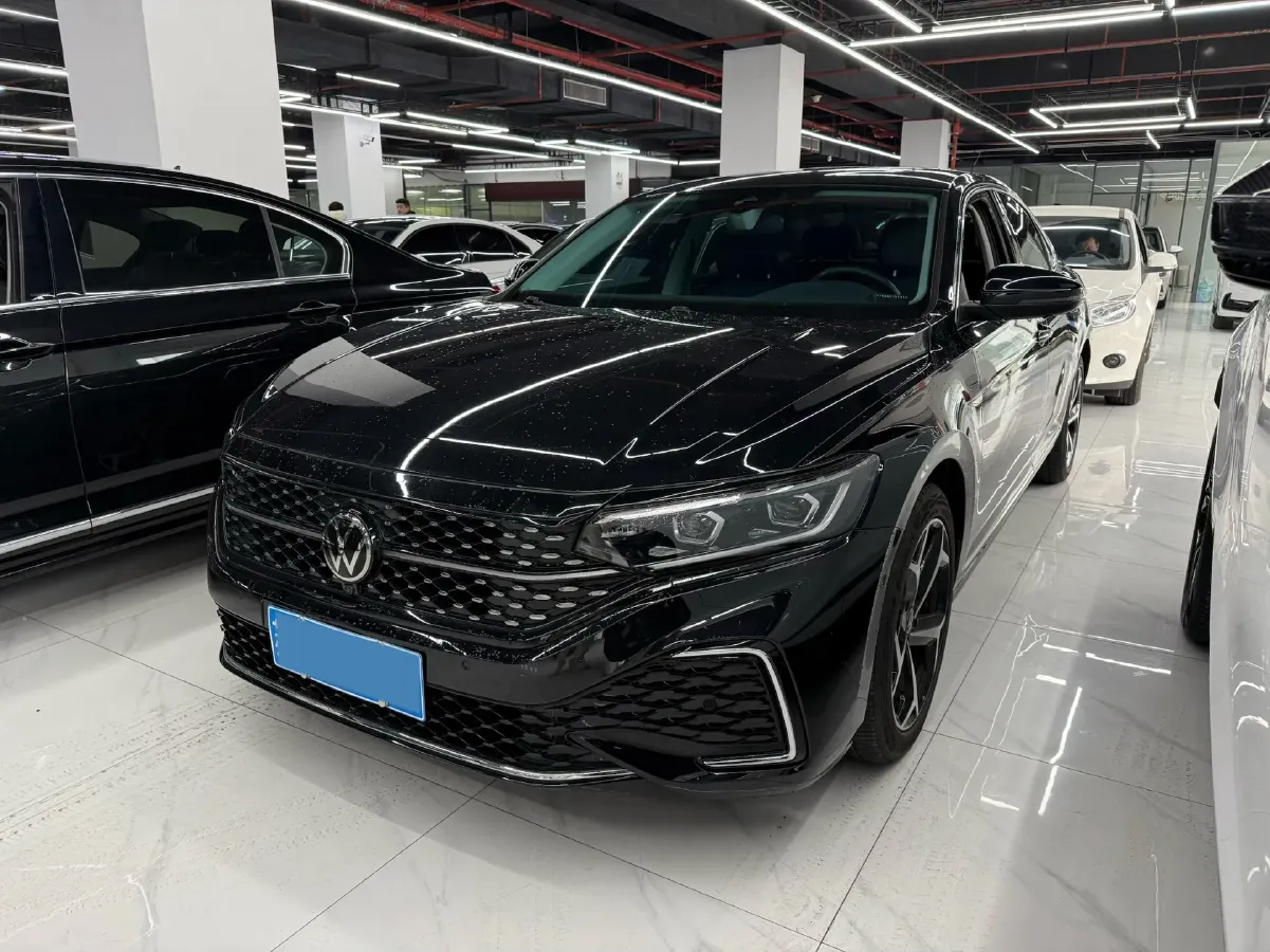 2024 Volkswagen Passat 2.0T 220HP L4 7DCT,autocango,china used car exporter,china ev exporter,chinese used car exporter,chinese used ev exporter