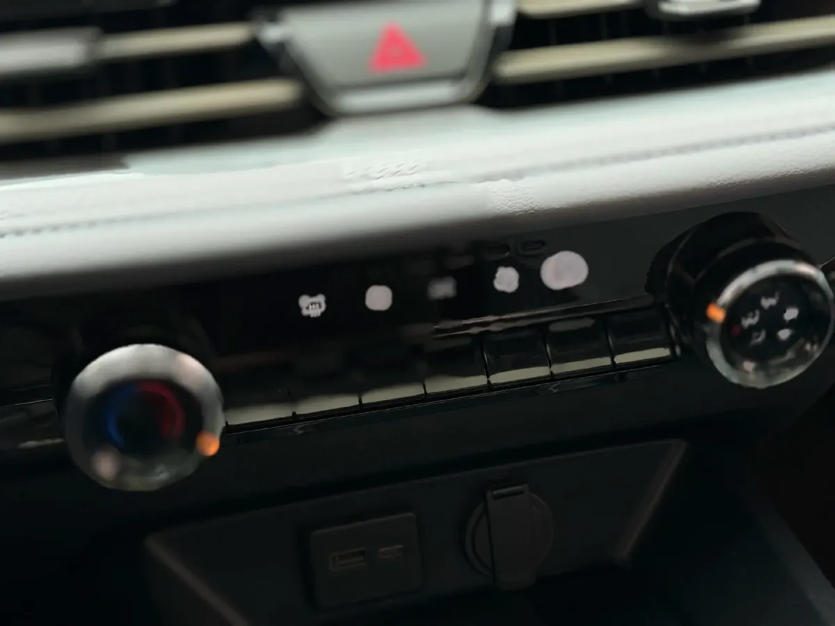 2024 Chevrolet Monza 1.5L 113HP L4 6DCT,autocango,china used car exporter,china ev exporter,chinese used car exporter,chinese used ev exporter