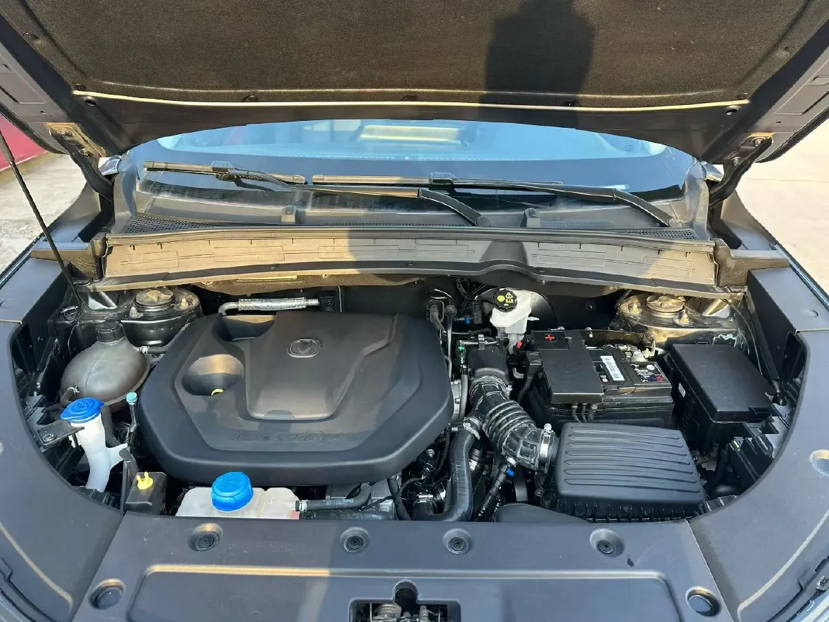 2022 ChangAn UNI-V 1.5T 188HP L4 7DCT,autocango,china used car exporter,china ev exporter,chinese used car exporter,chinese used ev exporter