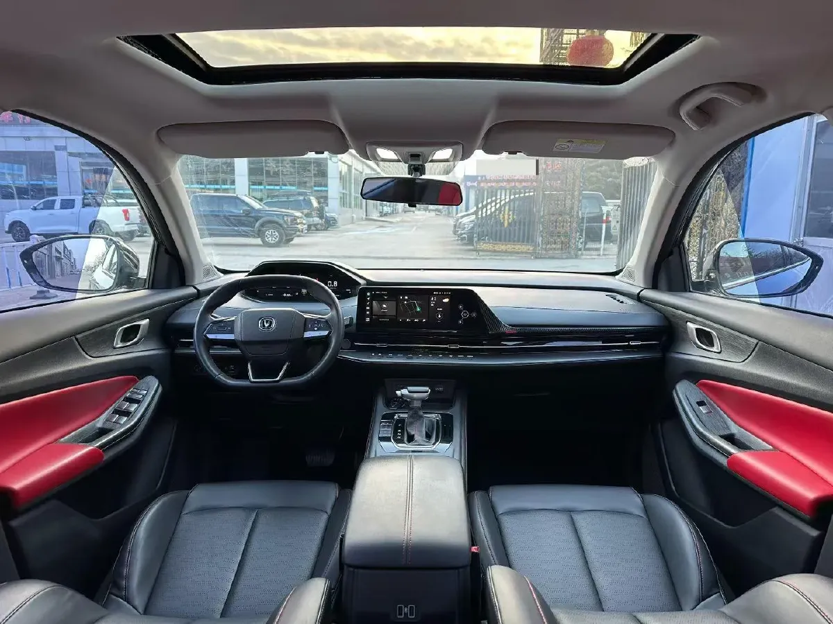 2022 ChangAn UNI-V 1.5T 188HP L4 7DCT,autocango,china used car exporter,china ev exporter,chinese used car exporter,chinese used ev exporter