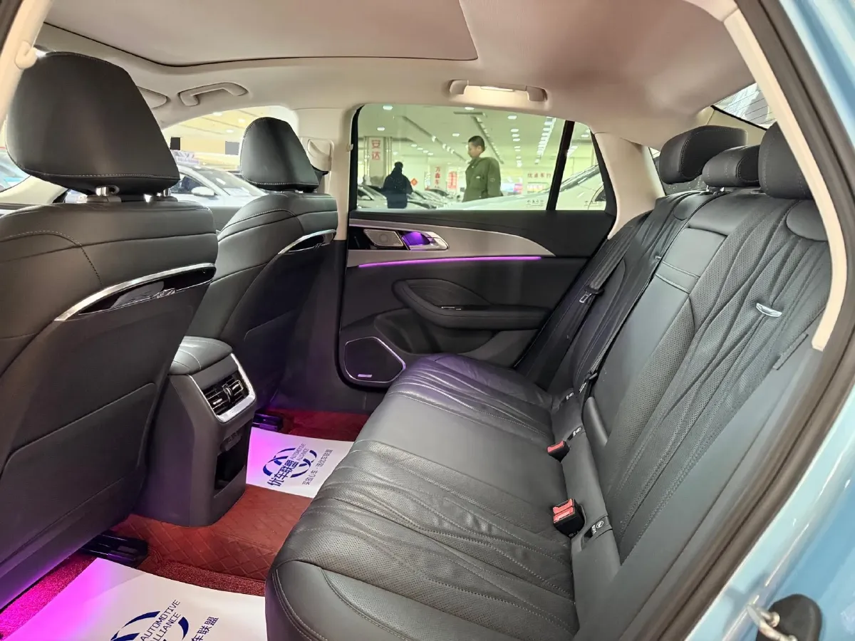 2023 HongQi H5 2.0T 224HP L4 8AT,autocango,china used car exporter,china ev exporter,chinese used car exporter,chinese used ev exporter