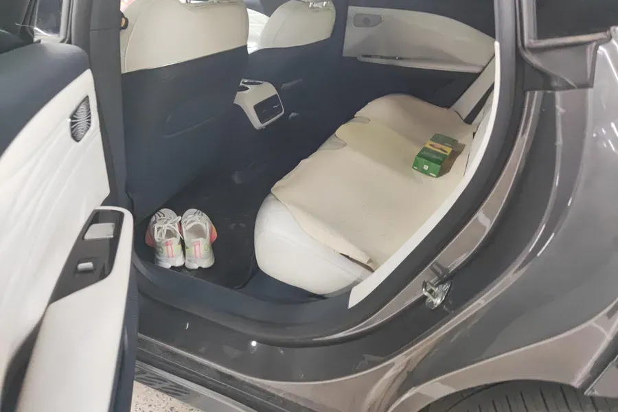 2024 Geely Galaxy E8 BEV 75.6KWH,autocango,china used car exporter,china ev exporter,chinese used car exporter,chinese used ev exporter