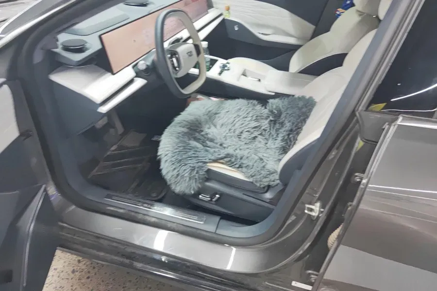 2024 Geely Galaxy E8 BEV 75.6KWH,autocango,china used car exporter,china ev exporter,chinese used car exporter,chinese used ev exporter