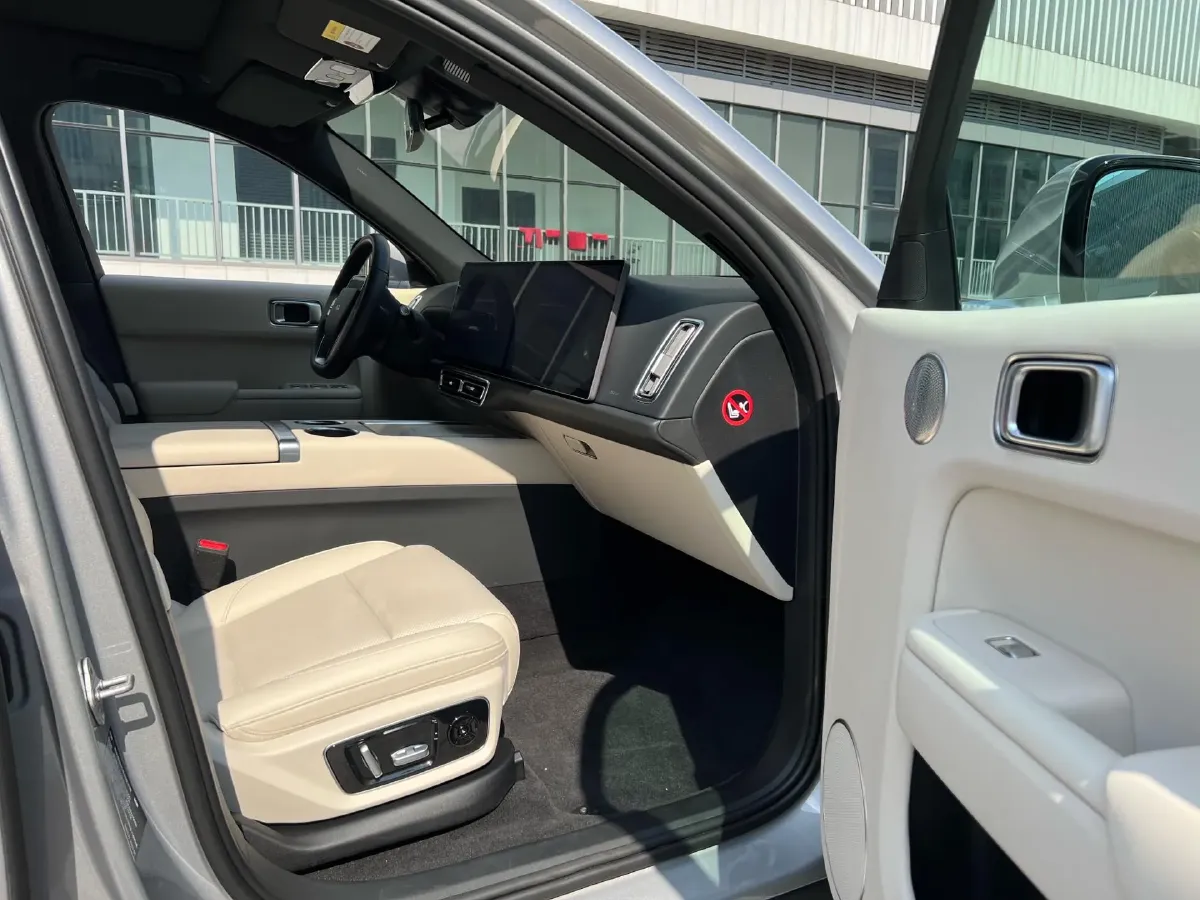 2023 Li L7 Range Extended 154HP REEV 40.9KWH,autocango,china used car exporter,china ev exporter,chinese used car exporter,chinese used ev exporter