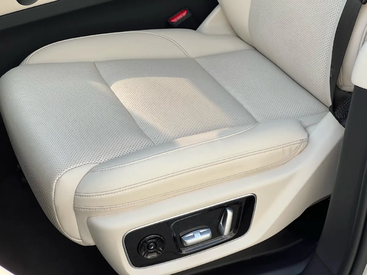 2023 Li L7 Range Extended 154HP REEV 40.9KWH,autocango,china used car exporter,china ev exporter,chinese used car exporter,chinese used ev exporter