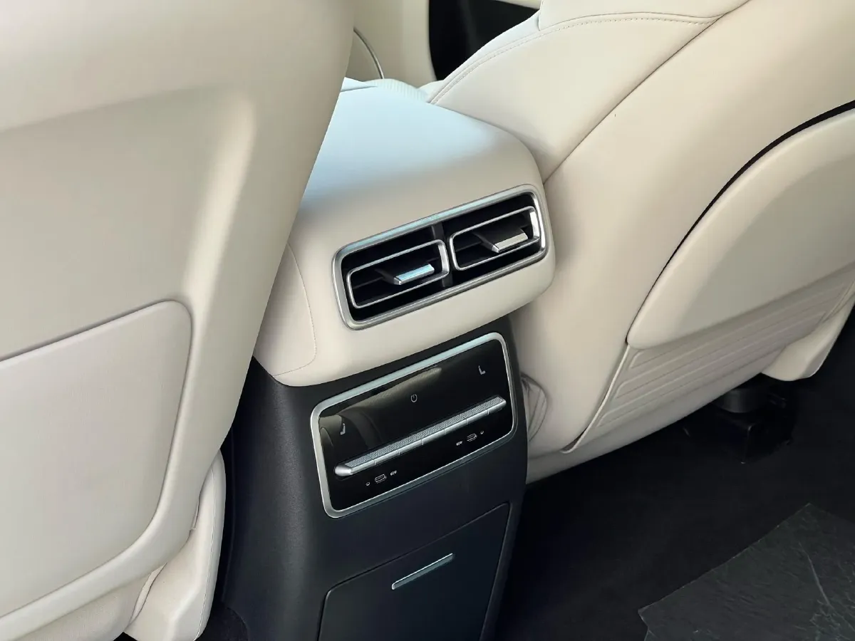 2023 Li L7 Range Extended 154HP REEV 40.9KWH,autocango,china used car exporter,china ev exporter,chinese used car exporter,chinese used ev exporter