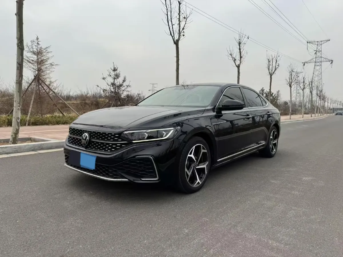 2023 Volkswagen Passat 2.0T 186HP L4 7DCT,autocango,china used car exporter,china ev exporter,chinese used car exporter,chinese used ev exporter
