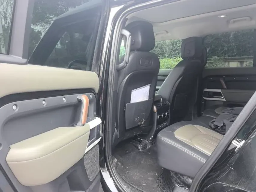 2022 Land Rover Defender 3.0T 400HP L6 8AT,autocango,china used car exporter,china ev exporter,chinese used car exporter,chinese used ev exporter