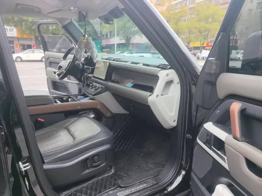 2022 Land Rover Defender 3.0T 400HP L6 8AT,autocango,china used car exporter,china ev exporter,chinese used car exporter,chinese used ev exporter