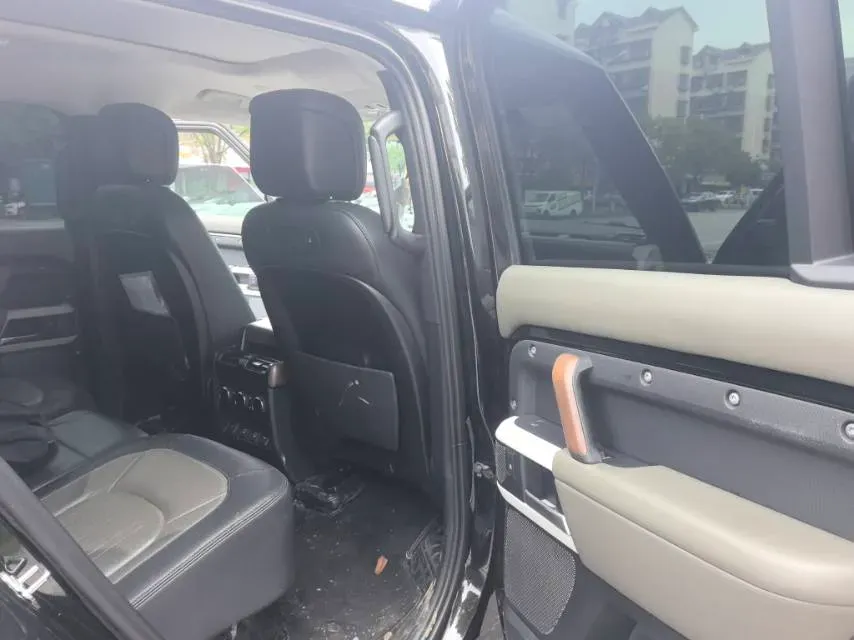 2022 Land Rover Defender 3.0T 400HP L6 8AT,autocango,china used car exporter,china ev exporter,chinese used car exporter,chinese used ev exporter
