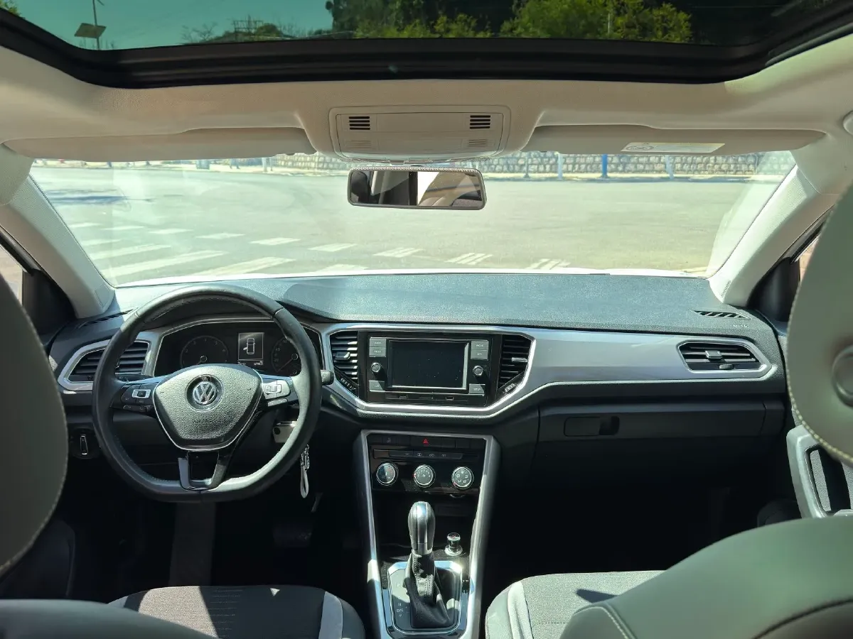 2019 Volkswagen T-Roc 1.4T 150HP L4 7DCT,autocango,china used car exporter,china ev exporter,chinese used car exporter,chinese used ev exporter