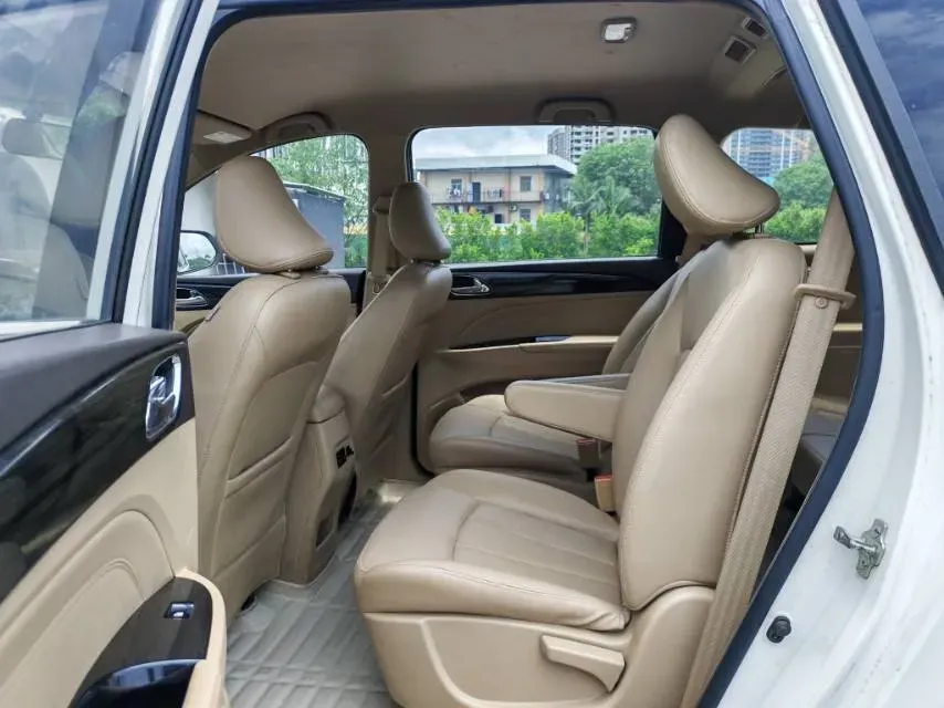 2016 BaoJun 560 1.5T 150HP L4 6MT,autocango,china used car exporter,china ev exporter,chinese used car exporter,chinese used ev exporter