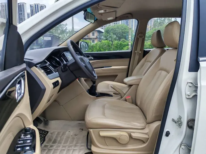 2016 BaoJun 560 1.5T 150HP L4 6MT,autocango,china used car exporter,china ev exporter,chinese used car exporter,chinese used ev exporter