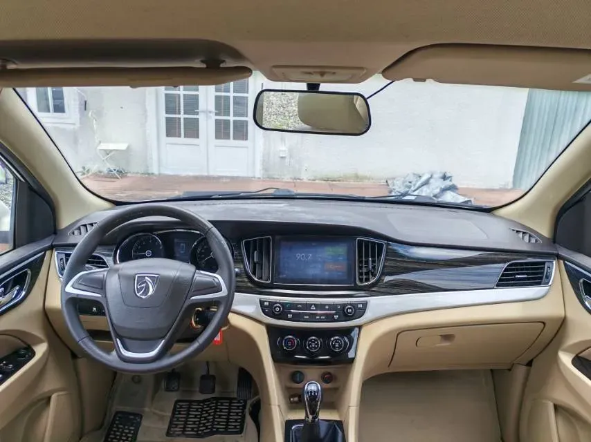 2016 BaoJun 560 1.5T 150HP L4 6MT,autocango,china used car exporter,china ev exporter,chinese used car exporter,chinese used ev exporter