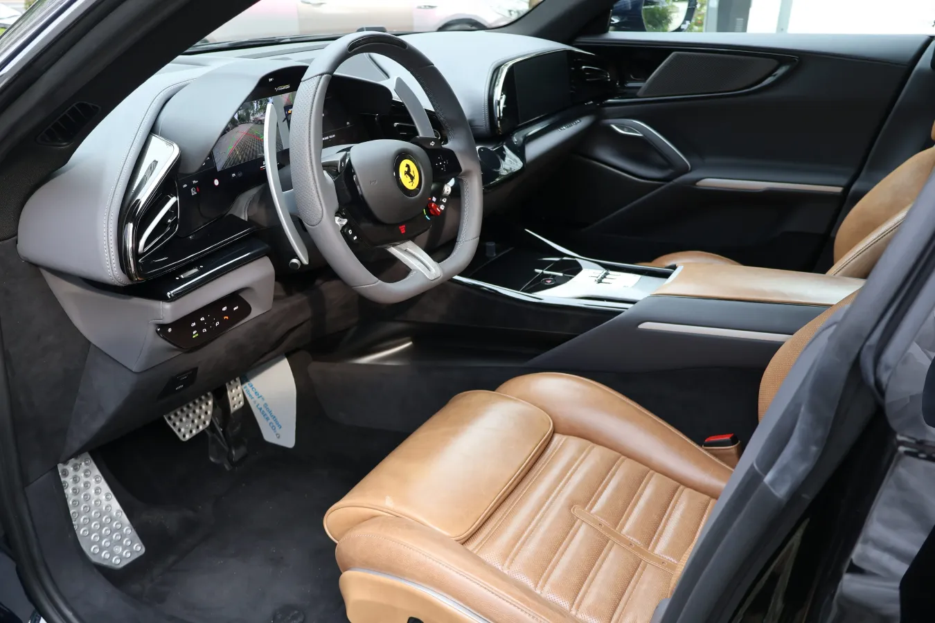 2023 Ferrari Purosangue 6.5L 725HP V12 8DCT,autocango,china used car exporter,china ev exporter,chinese used car exporter,chinese used ev exporter