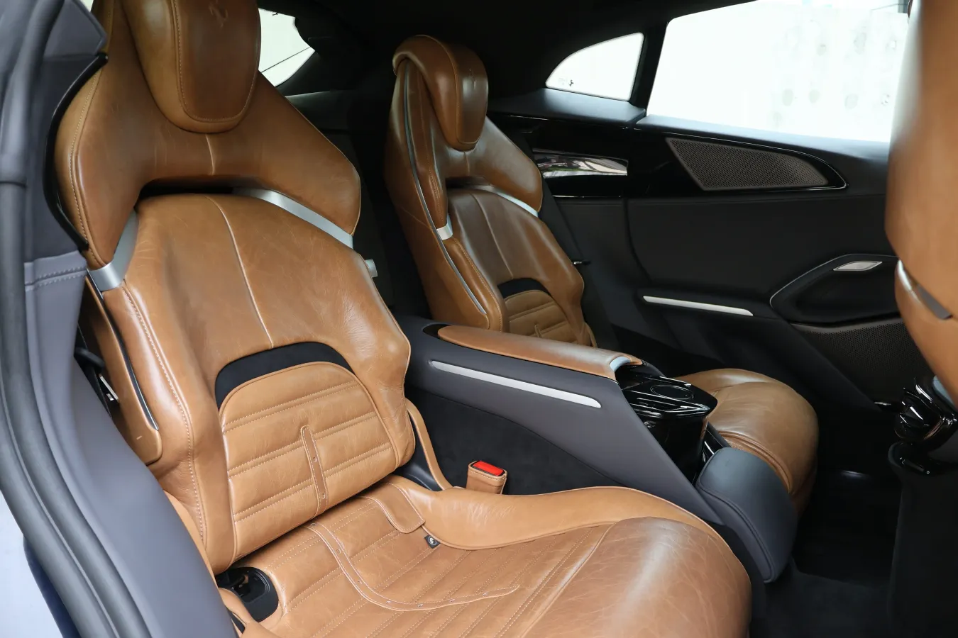 2023 Ferrari Purosangue 6.5L 725HP V12 8DCT,autocango,china used car exporter,china ev exporter,chinese used car exporter,chinese used ev exporter