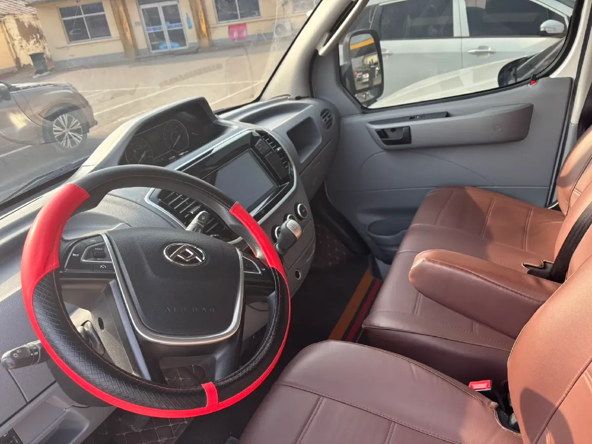 2021 MAXUS XinTu V80 2.0T 127HP L4 6MT,autocango,china used car exporter,china ev exporter,chinese used car exporter,chinese used ev exporter