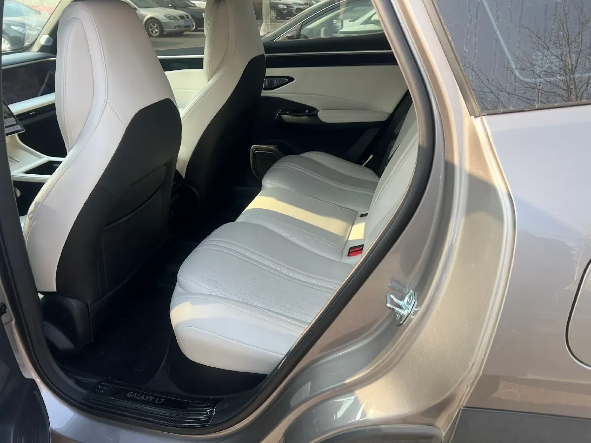 2023 Geely Galaxy L7 1.5T 163HP L4 3DHT PHEV 18.7KWH,autocango,china used car exporter,china ev exporter,chinese used car exporter,chinese used ev exporter