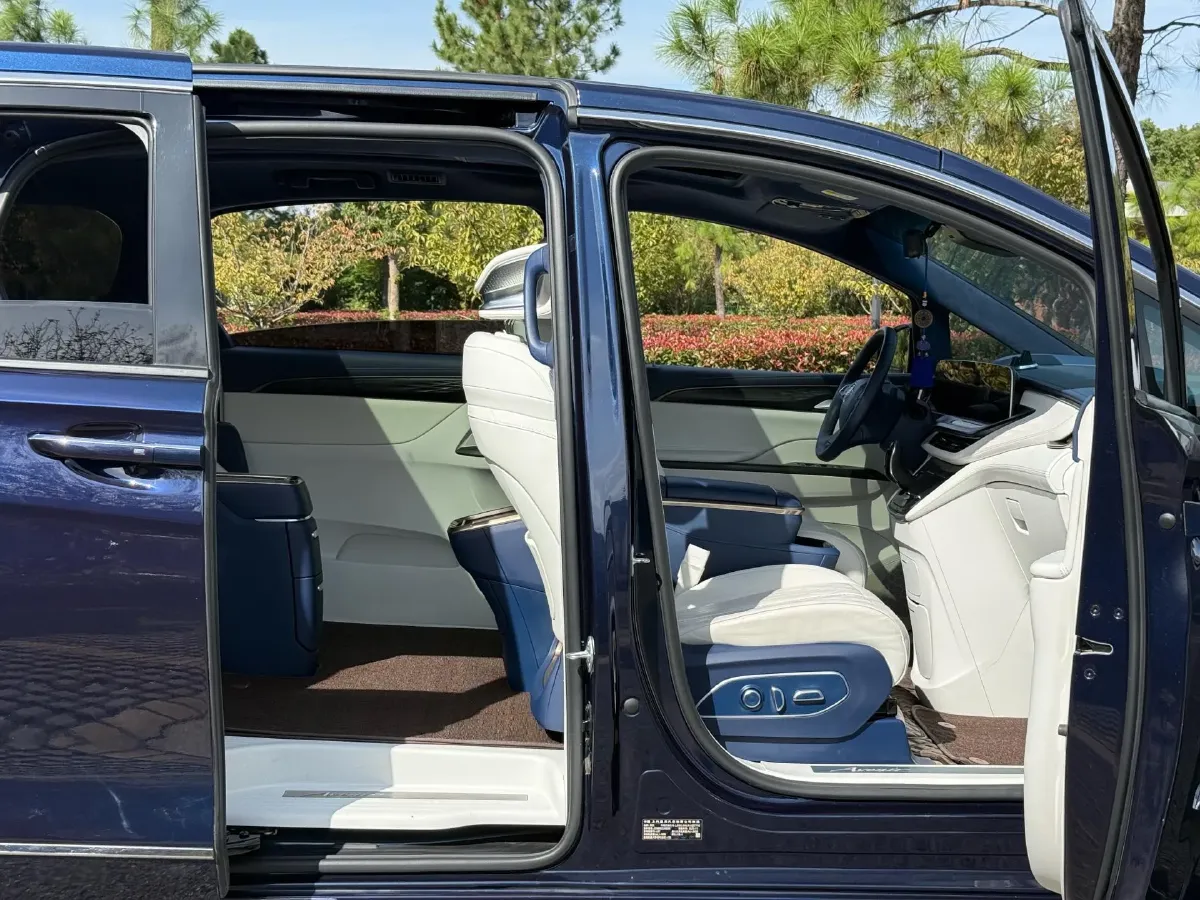 2020 Buick GL8 2.0T 237HP L4 9AT,autocango,china used car exporter,china ev exporter,chinese used car exporter,chinese used ev exporter