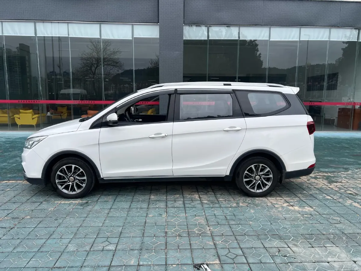2019 BaoJun 730 1.5L 112HP L4 6MT,autocango,china used car exporter,china ev exporter,chinese used car exporter,chinese used ev exporter