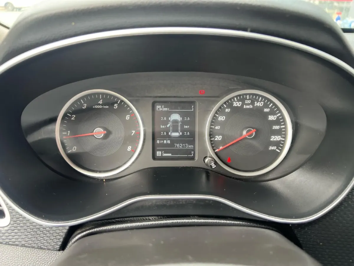 2019 BaoJun 730 1.5L 112HP L4 6MT,autocango,china used car exporter,china ev exporter,chinese used car exporter,chinese used ev exporter