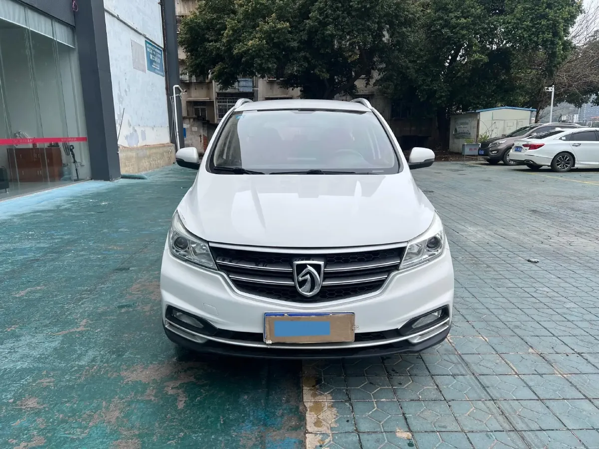 2019 BaoJun 730 1.5L 112HP L4 6MT,autocango,china used car exporter,china ev exporter,chinese used car exporter,chinese used ev exporter