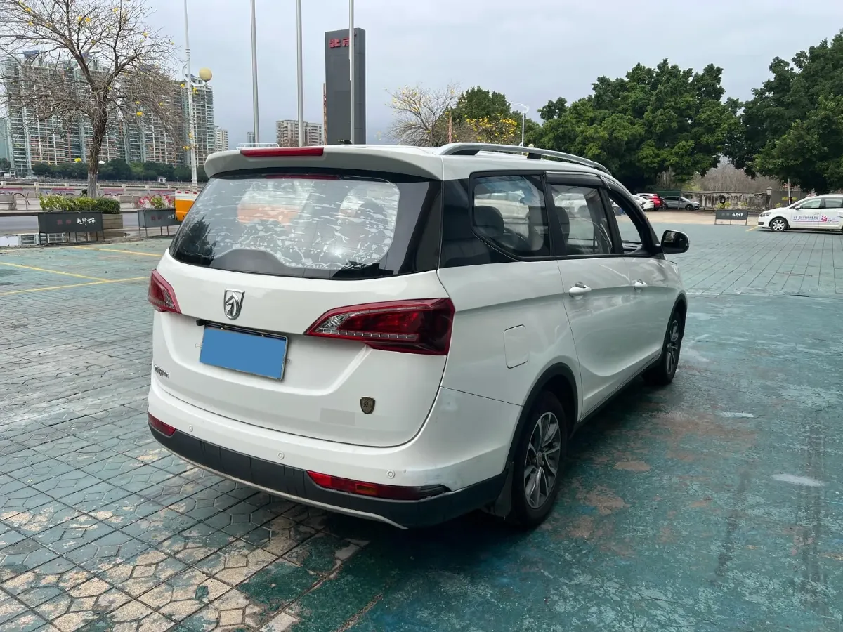 2019 BaoJun 730 1.5L 112HP L4 6MT,autocango,china used car exporter,china ev exporter,chinese used car exporter,chinese used ev exporter