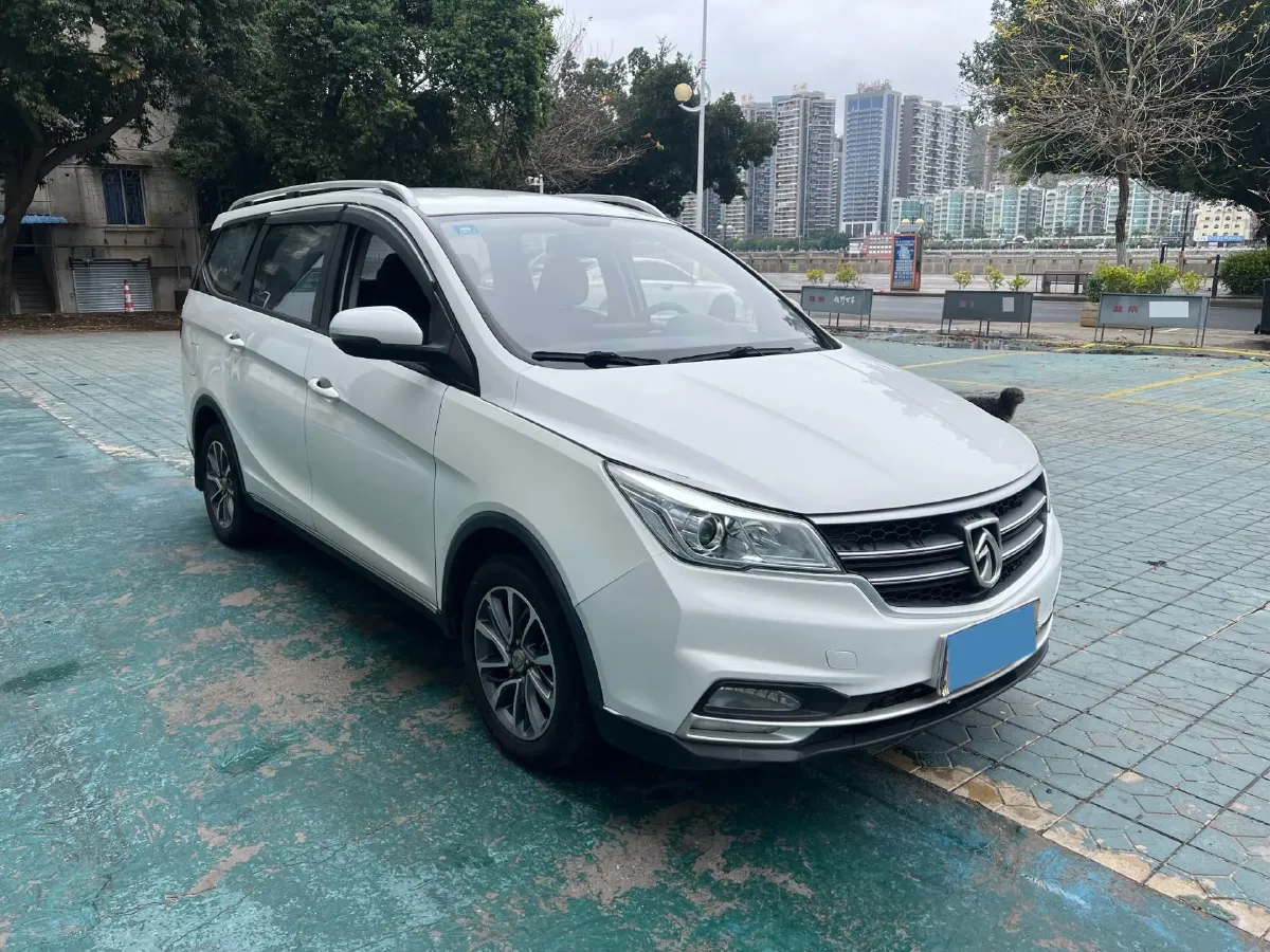 2019 BaoJun 730 1.5L 112HP L4 6MT,autocango,china used car exporter,china ev exporter,chinese used car exporter,chinese used ev exporter