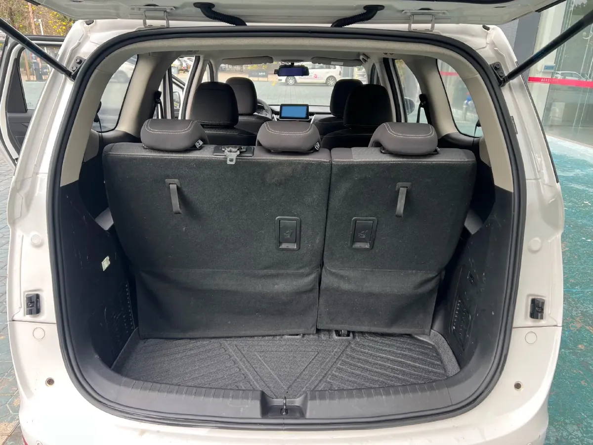 2019 BaoJun 730 1.5L 112HP L4 6MT,autocango,china used car exporter,china ev exporter,chinese used car exporter,chinese used ev exporter