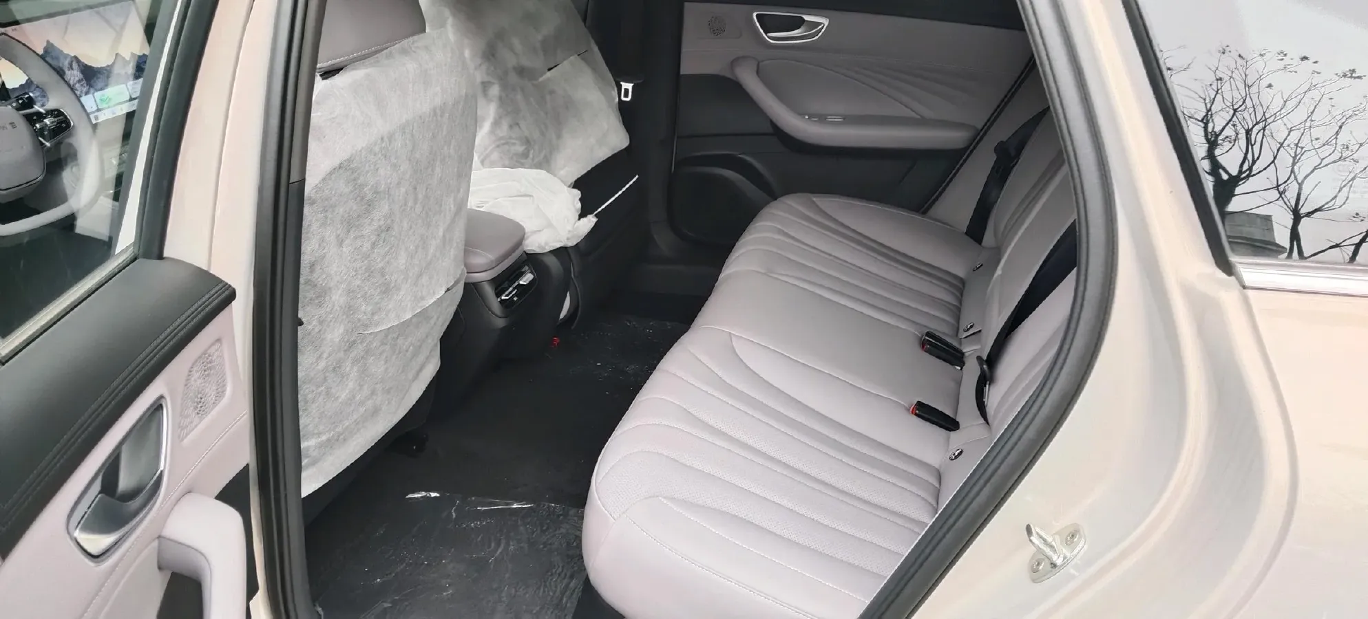 2025 Roewe M7 DMH 1.5L 112HP L4 1DHT PHEV,autocango,china used car exporter,china ev exporter,chinese used car exporter,chinese used ev exporter