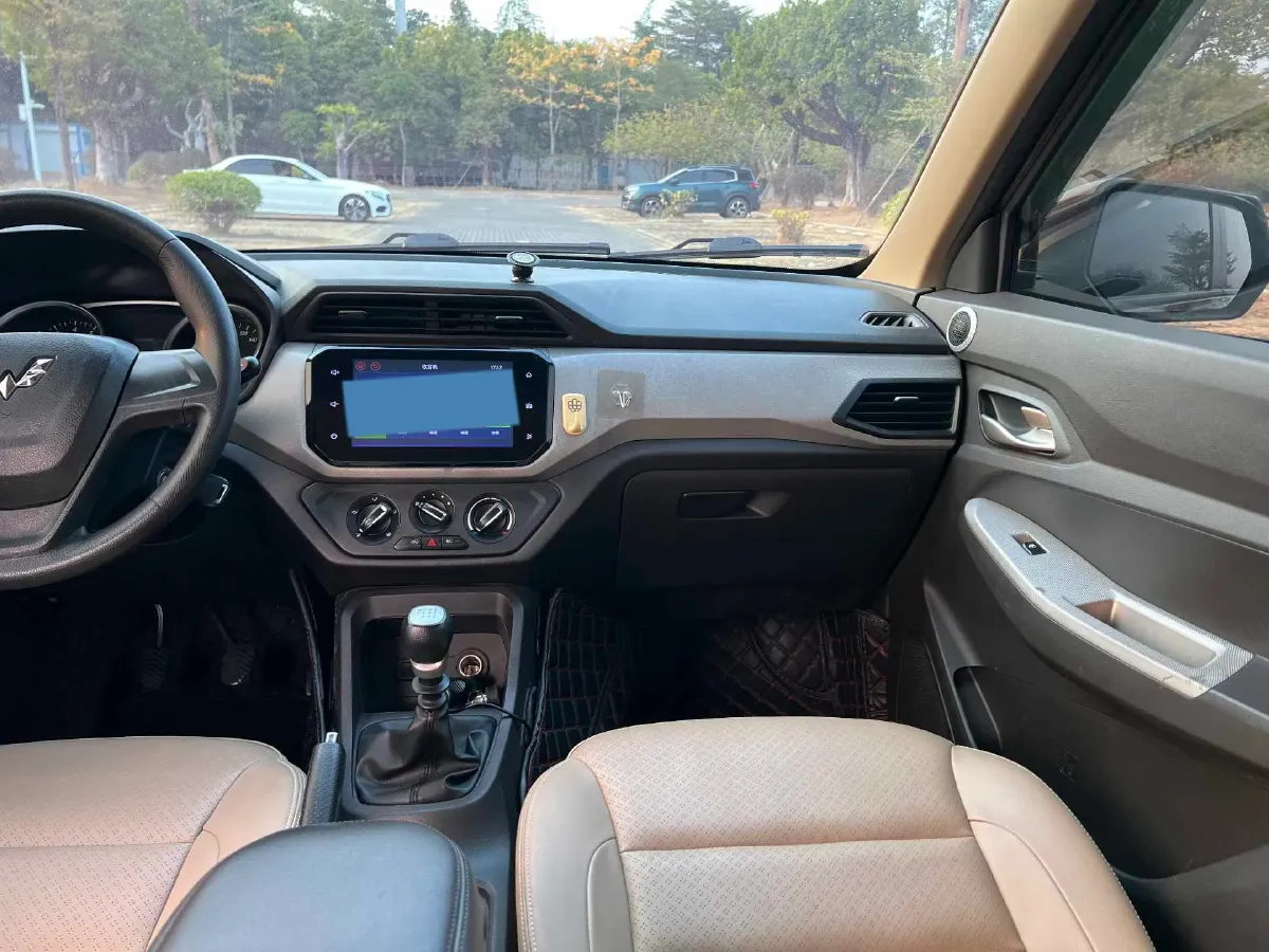 2019 WuLing HongGuang 1.5L 99HP L4 6MT,autocango,china used car exporter,china ev exporter,chinese used car exporter,chinese used ev exporter