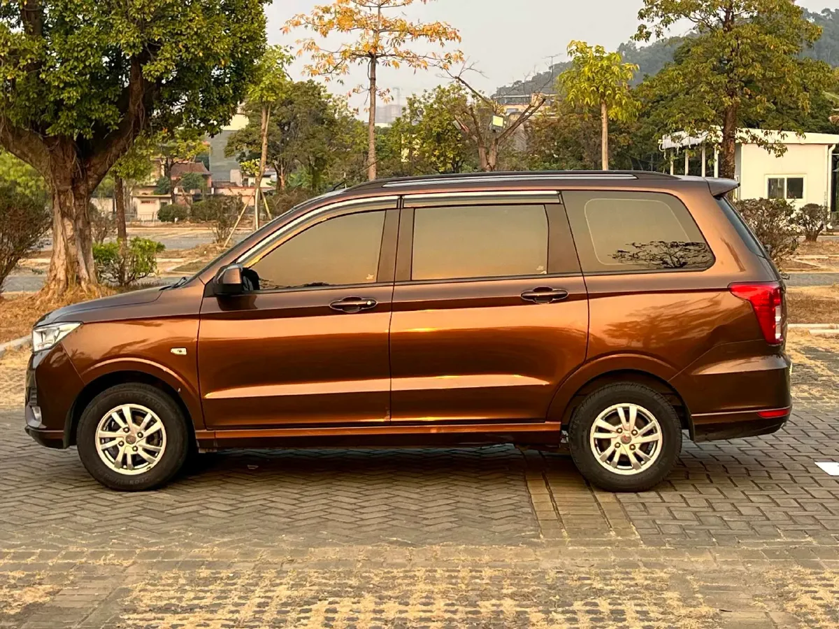 2019 WuLing HongGuang 1.5L 99HP L4 6MT,autocango,china used car exporter,china ev exporter,chinese used car exporter,chinese used ev exporter