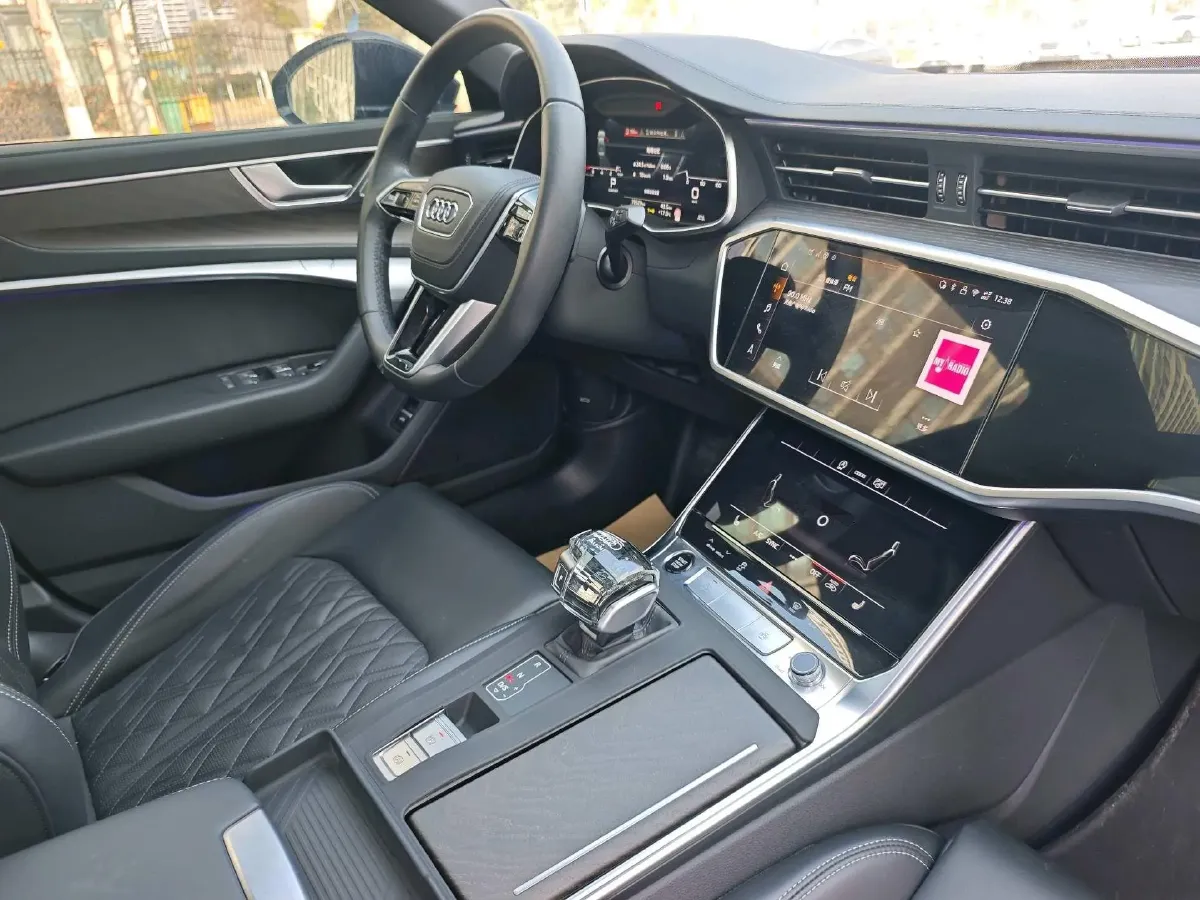 2025 Audi A6L 2.0T 245HP L4 7DCT,autocango,china used car exporter,china ev exporter,chinese used car exporter,chinese used ev exporter