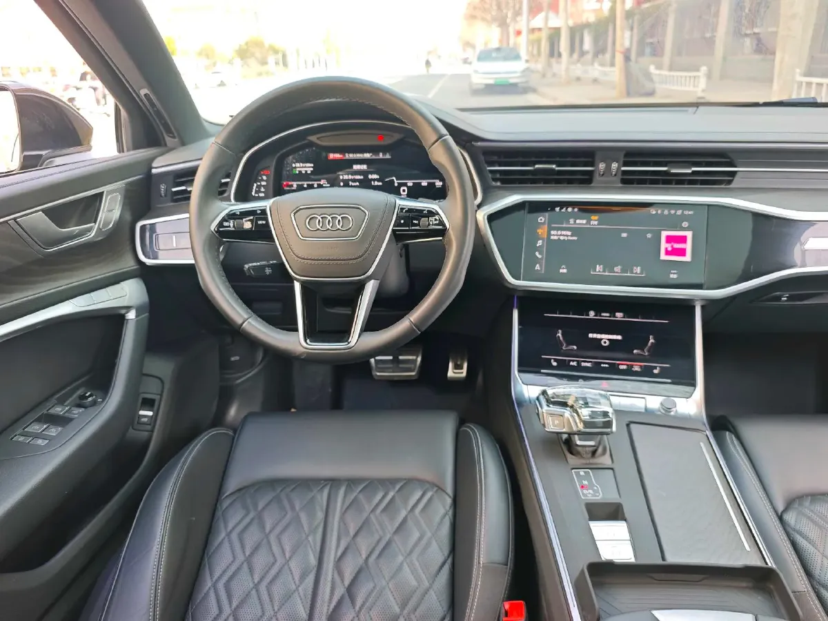 2025 Audi A6L 2.0T 245HP L4 7DCT,autocango,china used car exporter,china ev exporter,chinese used car exporter,chinese used ev exporter