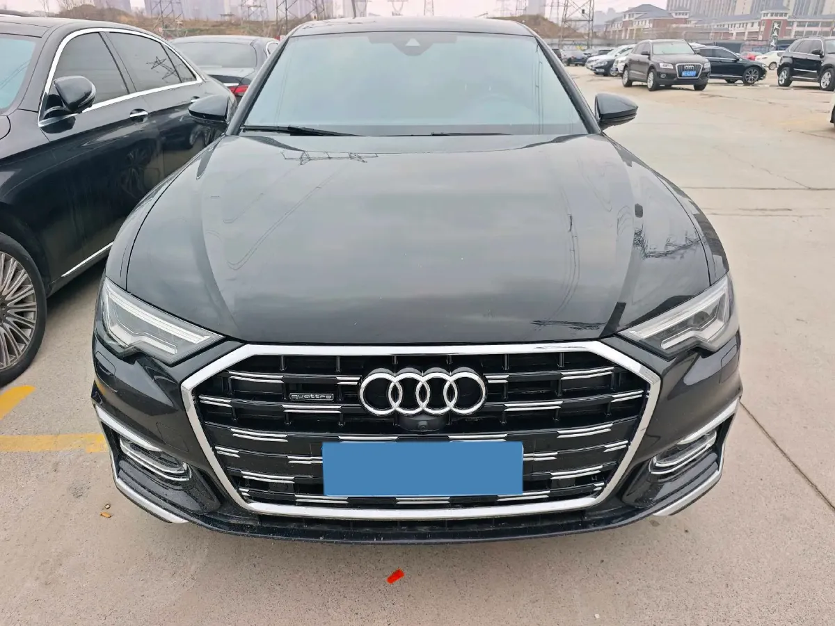 2025 Audi A6L 2.0T 245HP L4 7DCT,autocango,china used car exporter,china ev exporter,chinese used car exporter,chinese used ev exporter