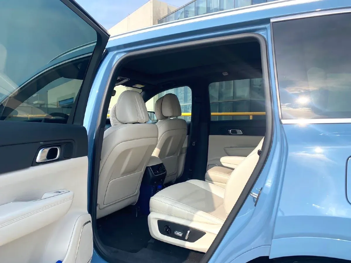 2021 Li ONE Range Extended 131HP REEV 40.5KWH,autocango,china used car exporter,china ev exporter,chinese used car exporter,chinese used ev exporter