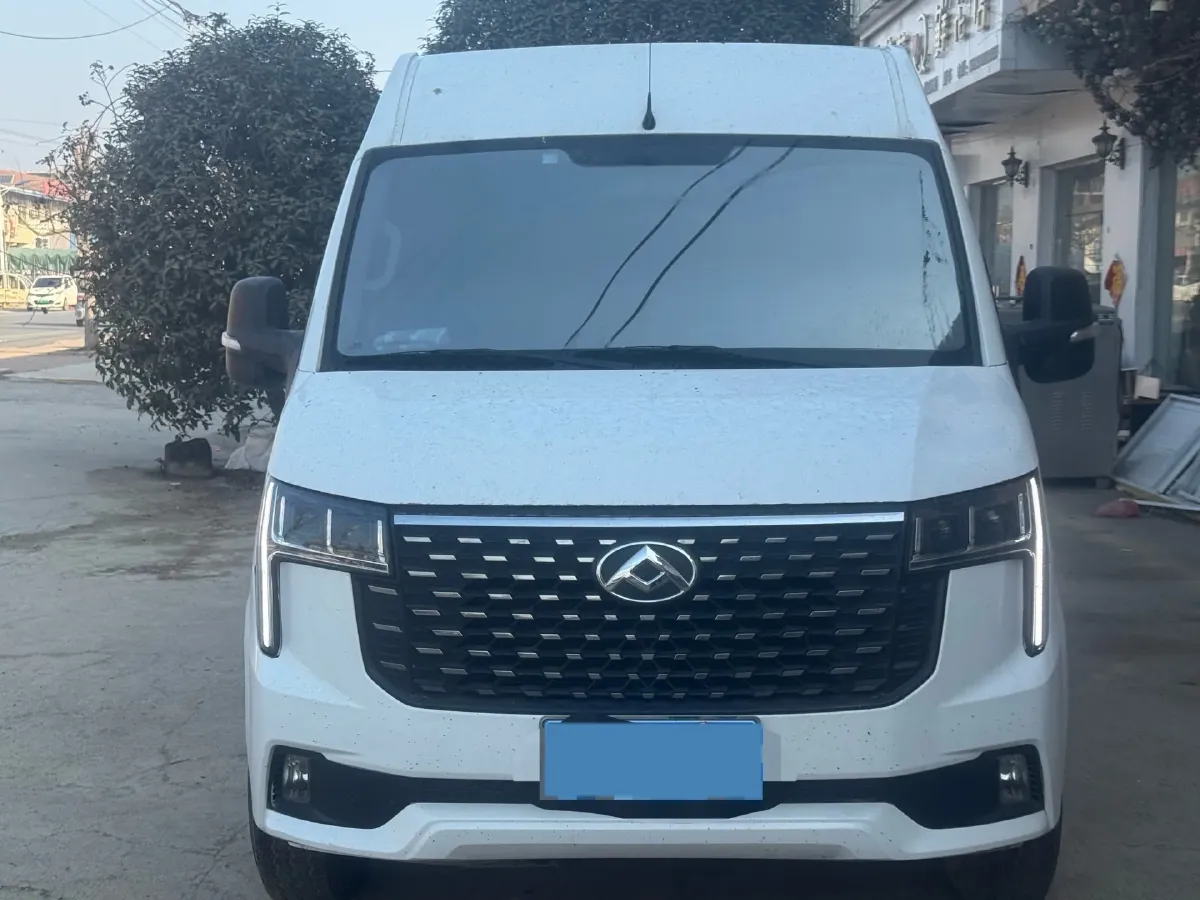 2024 MAXUS XinTu V80 2.0T 147HP L4 6MT,autocango,china used car exporter,china ev exporter,chinese used car exporter,chinese used ev exporter