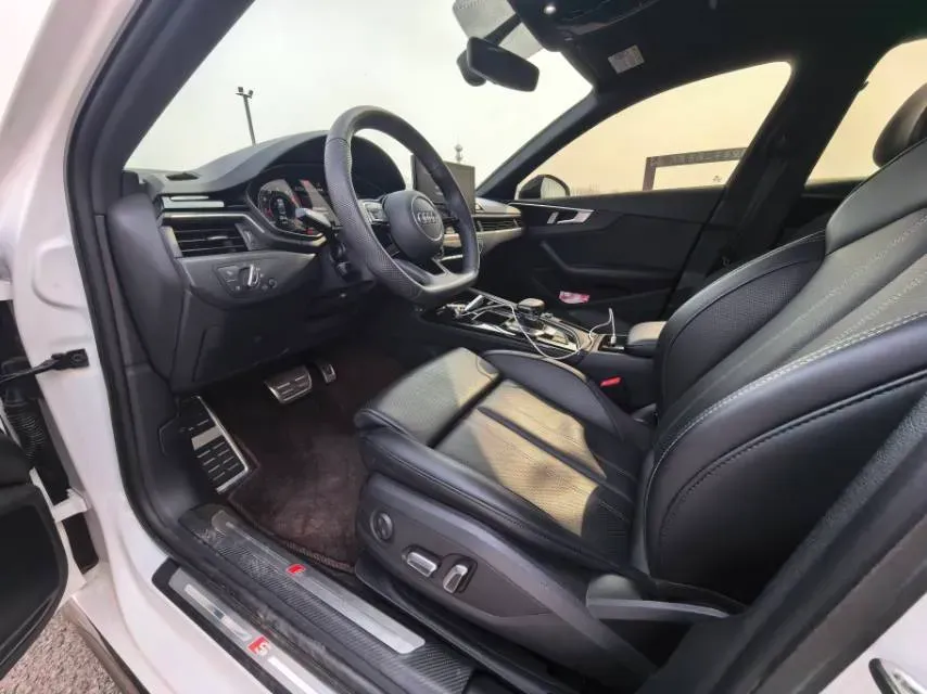 2024 Audi A4L 2.0T 190HP L4 7DCT,autocango,china used car exporter,china ev exporter,chinese used car exporter,chinese used ev exporter