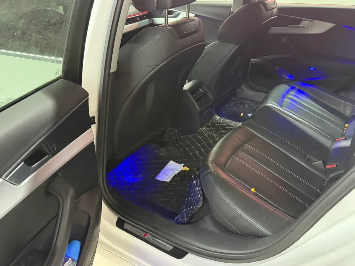 2020 Audi A4L 2.0T 190HP L4 7DCT,autocango,china used car exporter,china ev exporter,chinese used car exporter,chinese used ev exporter