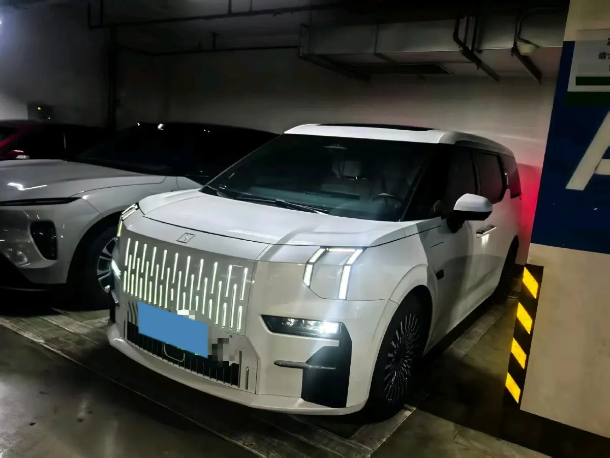 2022 Zeekr 009 BEV 116KWH,autocango,china used car exporter,china ev exporter,chinese used car exporter,chinese used ev exporter