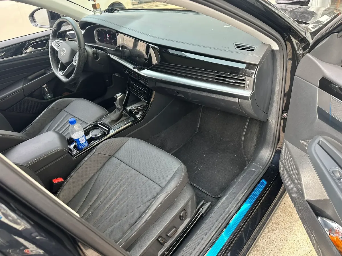 2024 Volkswagen Passat 2.0T 186HP L4 7DCT,autocango,china used car exporter,china ev exporter,chinese used car exporter,chinese used ev exporter