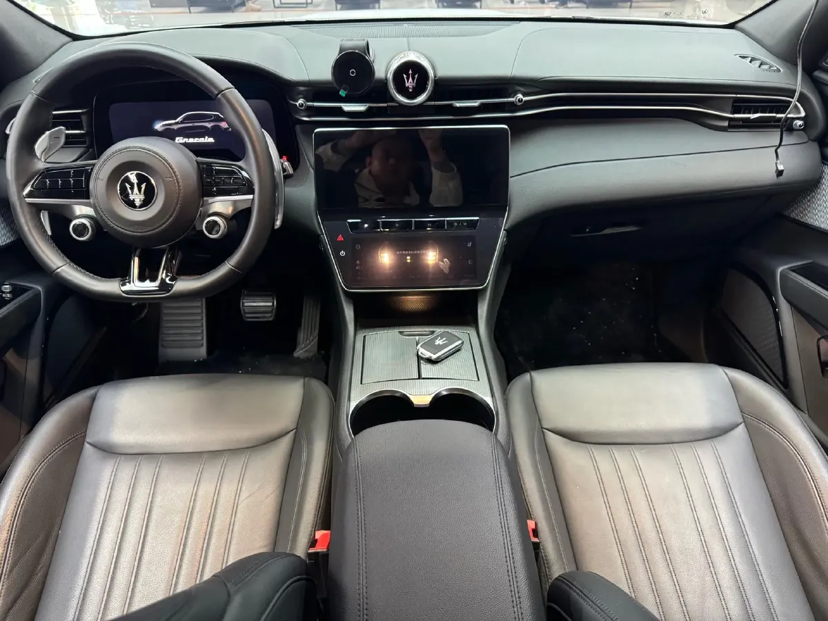 2023 Maserati Grecale 2.0T 300HP L4 8AT,autocango,china used car exporter,china ev exporter,chinese used car exporter,chinese used ev exporter