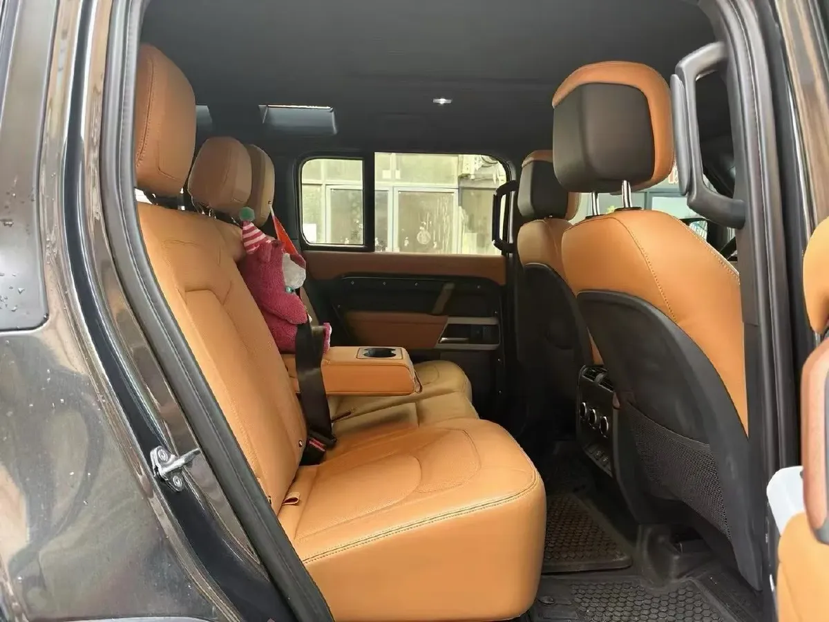 2024 Land Rover Defender 3.0T 400HP L6 8AT,autocango,china used car exporter,china ev exporter,chinese used car exporter,chinese used ev exporter